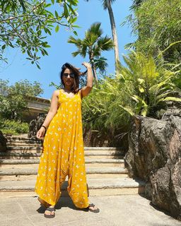 Hina Khan feet photo thumbnail