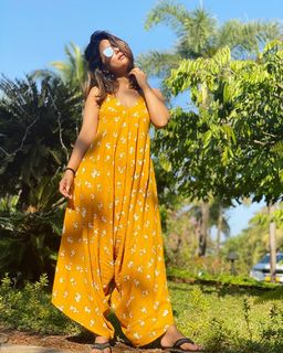 Hina Khan feet photo thumbnail