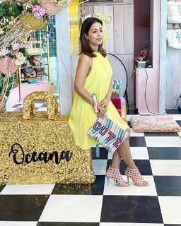 Hina Khan feet photo thumbnail