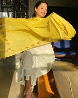 Hina Khan feet photo thumbnail