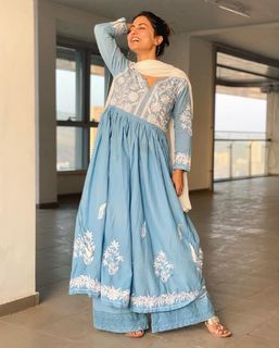 Hina Khan feet photo thumbnail
