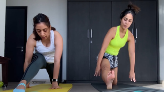 Hina Khan feet photo thumbnail