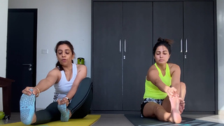 Hina Khan feet photo thumbnail