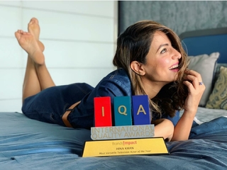 Hina Khan feet photo thumbnail