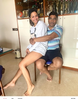 Hina Khan feet photo thumbnail