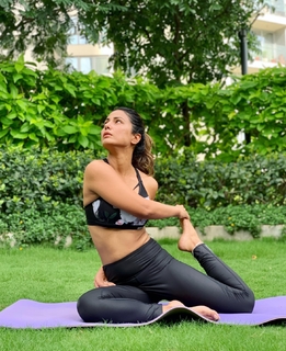 Hina Khan feet photo thumbnail