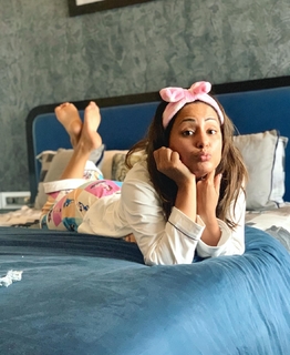 Hina Khan feet photo thumbnail