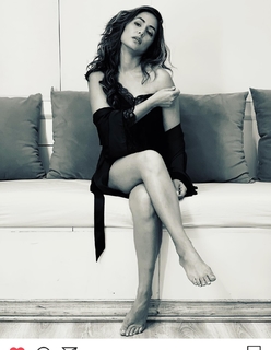 Hina Khan feet photo thumbnail