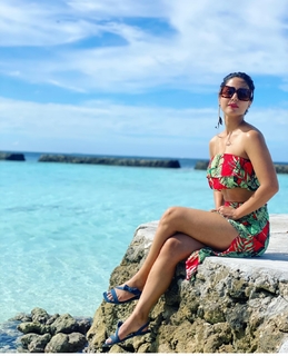Hina Khan feet photo thumbnail