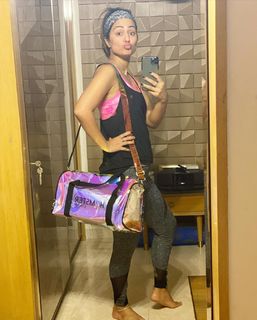 Hina Khan feet photo thumbnail