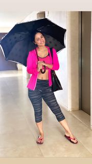 Hina Khan feet photo thumbnail