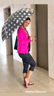 Hina Khan feet photo thumbnail