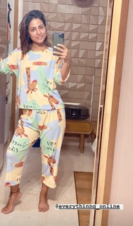 Hina Khan feet photo thumbnail