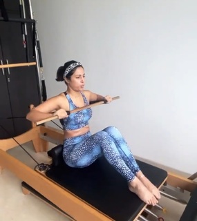 Hina Khan feet photo thumbnail