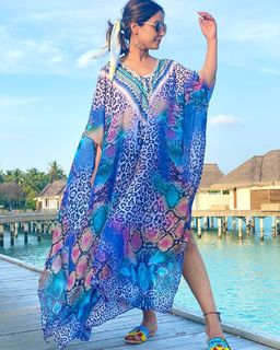 Hina Khan feet photo thumbnail