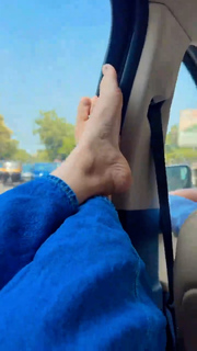 Hina Khan feet photo thumbnail