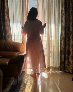 Hina Khan feet photo thumbnail
