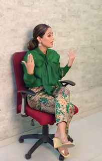 Hina Khan feet photo thumbnail