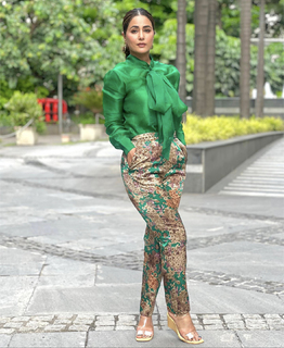 Hina Khan feet photo thumbnail