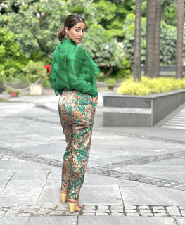 Hina Khan feet photo thumbnail