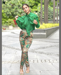 Hina Khan feet photo thumbnail