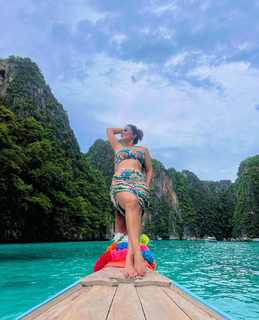 Hina Khan feet photo thumbnail