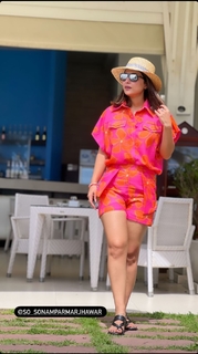 Hina Khan feet photo thumbnail