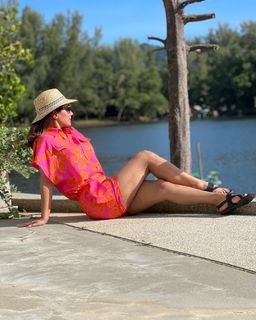 Hina Khan feet photo thumbnail