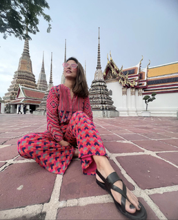 Hina Khan feet photo thumbnail