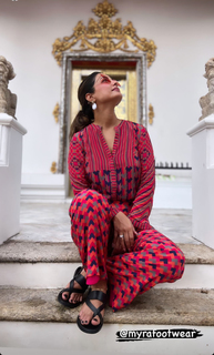 Hina Khan feet photo thumbnail