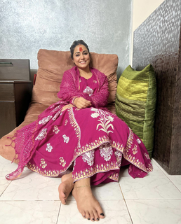 Hina Khan feet photo thumbnail
