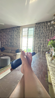 Hina Khan feet photo thumbnail