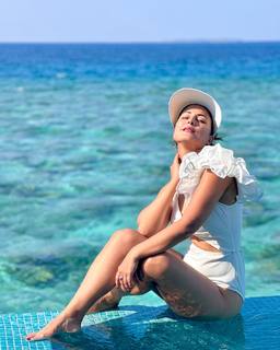 Hina Khan feet photo thumbnail