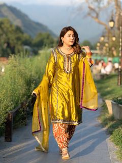Hina Khan feet photo 3