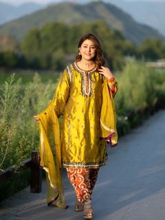 Hina Khan feet photo 2