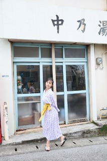 Hina Kikuchi feet photo 2