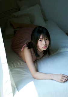 Hina Kikuchi feet photo 5