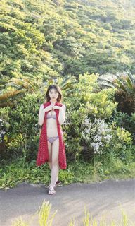 Hina Kikuchi feet photo 4