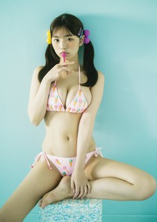 Hina Kikuchi feet photo 1