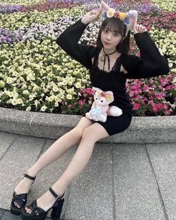 Hina Kikuchi feet photo 15