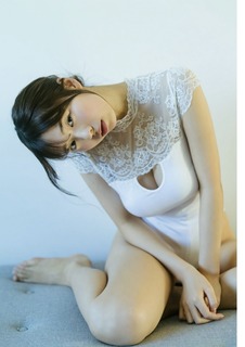 Hina Kikuchi feet photo 13