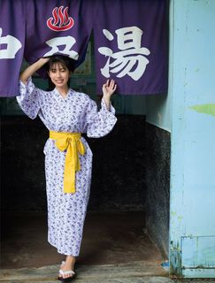 Hina Kikuchi feet photo 12