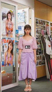 Hina Kikuchi feet photo 2