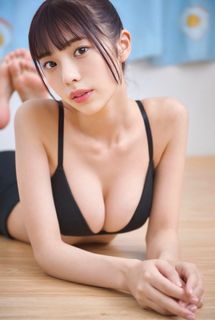 Hina Kikuchi feet photo 12