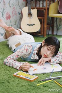 Hina Kikuchi feet photo 2