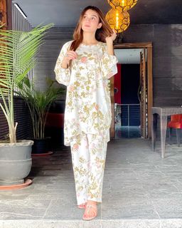 Hina Tariq feet photo 9