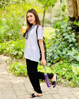 Hina Tariq feet photo 14
