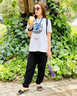 Hina Tariq feet photo 13