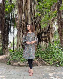 Hina Tariq feet photo 11