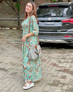 Hina Tariq feet photo 10